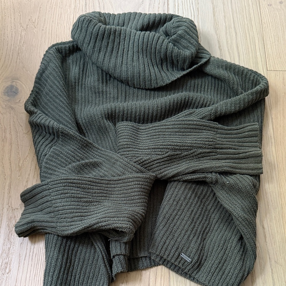 Cozy Green Turtleneck Sweater